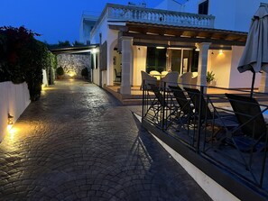 Terrace/patio - NICE AND COZY HOUSE WITH SWIMMING POOL, BICYCLES, GAMES. FERGELAN (CAMPOS)