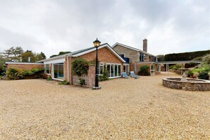 Exterior - Private indoor heated pool, sauna + snooker room next to Jurassic. Coastal Path (Swanage)