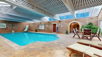 Inomhuspool och uppvärmd pool