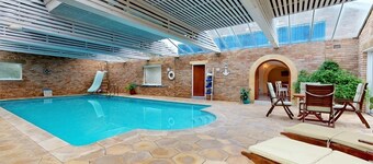 Private indoor heated pool, sauna + snooker room next to Jurassic. Coastal Path