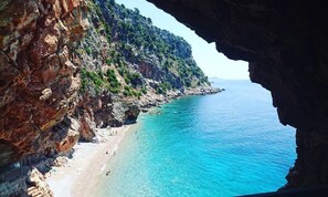 A coastal beach with clear turquoise waters and rocky cliffs. - Villa Guardian Heritage (Konavle)