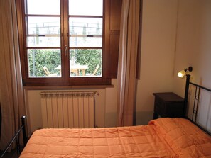 1 chambre, lit parapluie, Wi-Fi gratuit, draps fournis