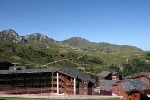 APPARTEMENT SAVOYARD POUR 5 PERSONNES AVEC ACCES DIRECT AUX PISTES