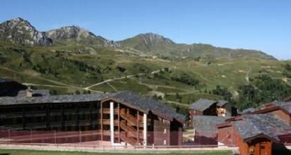 APPARTEMENT SAVOYARD POUR 5 PERSONNES AVEC ACCES DIRECT AUX PISTES