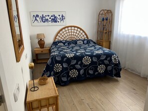 3 bedrooms, iron/ironing board, free WiFi, bed sheets - San José, quiet and large terrace at 100m beach (San José)