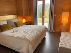 5 bedrooms, in-room safe, iron/ironing board, WiFi