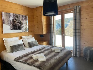 5 slaapkamers, een kluis op de kamer, een strijkplank/strijkijzer, wifi