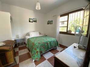 2 slaapkamers, een strijkplank/strijkijzer, reisbedje, gratis wifi