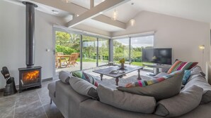 Living area - Peterstone Lodge, Holkham, Norfolk (Wells-next-the-Sea)