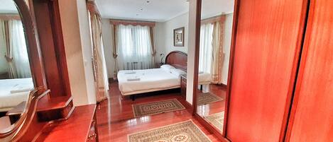 5 habitaciones, tabla de planchar con plancha y wifi gratis