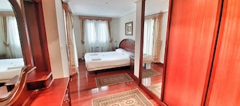 Herrikosoro House - with garden and basement by Egona