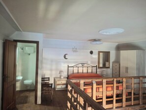 2 chambres, fer et planche à repasser, Wi-Fi gratuit, draps fournis