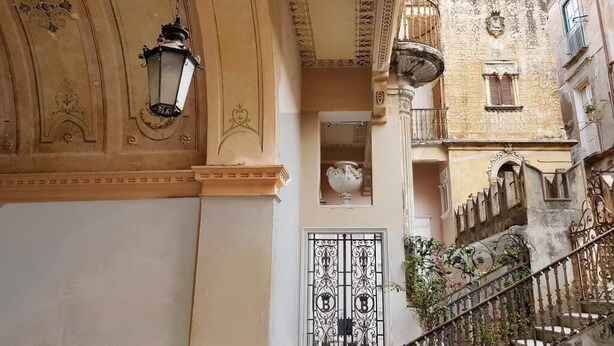 تفاصيل الفندق من الخارج