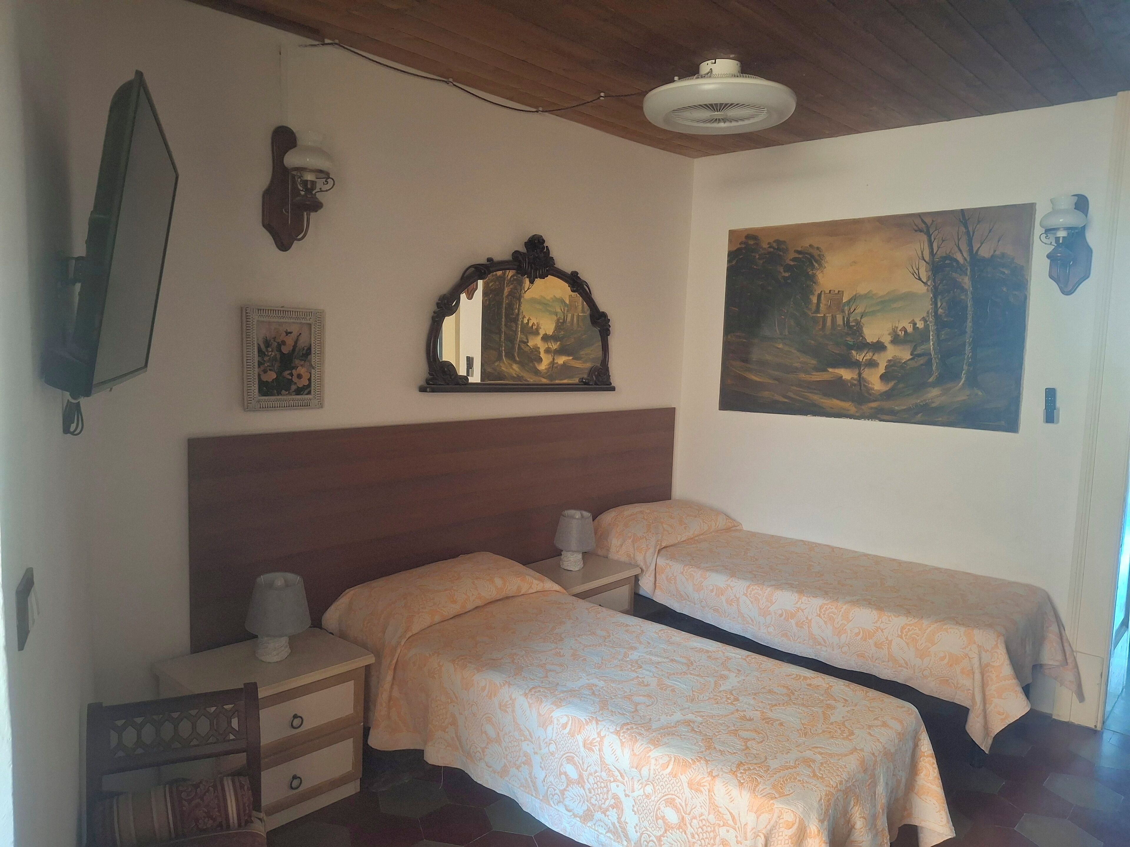 2 chambres, fer et planche à repasser, Wi-Fi gratuit, draps fournis