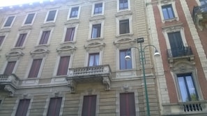 Exterior - Milan: Elegant and Central Apartment in front of Castello Sforzesco (Milano)