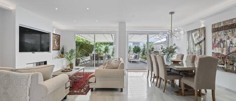 Smart TV, DVD player