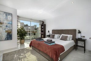 5 bedrooms, iron/ironing board, free WiFi, bed sheets