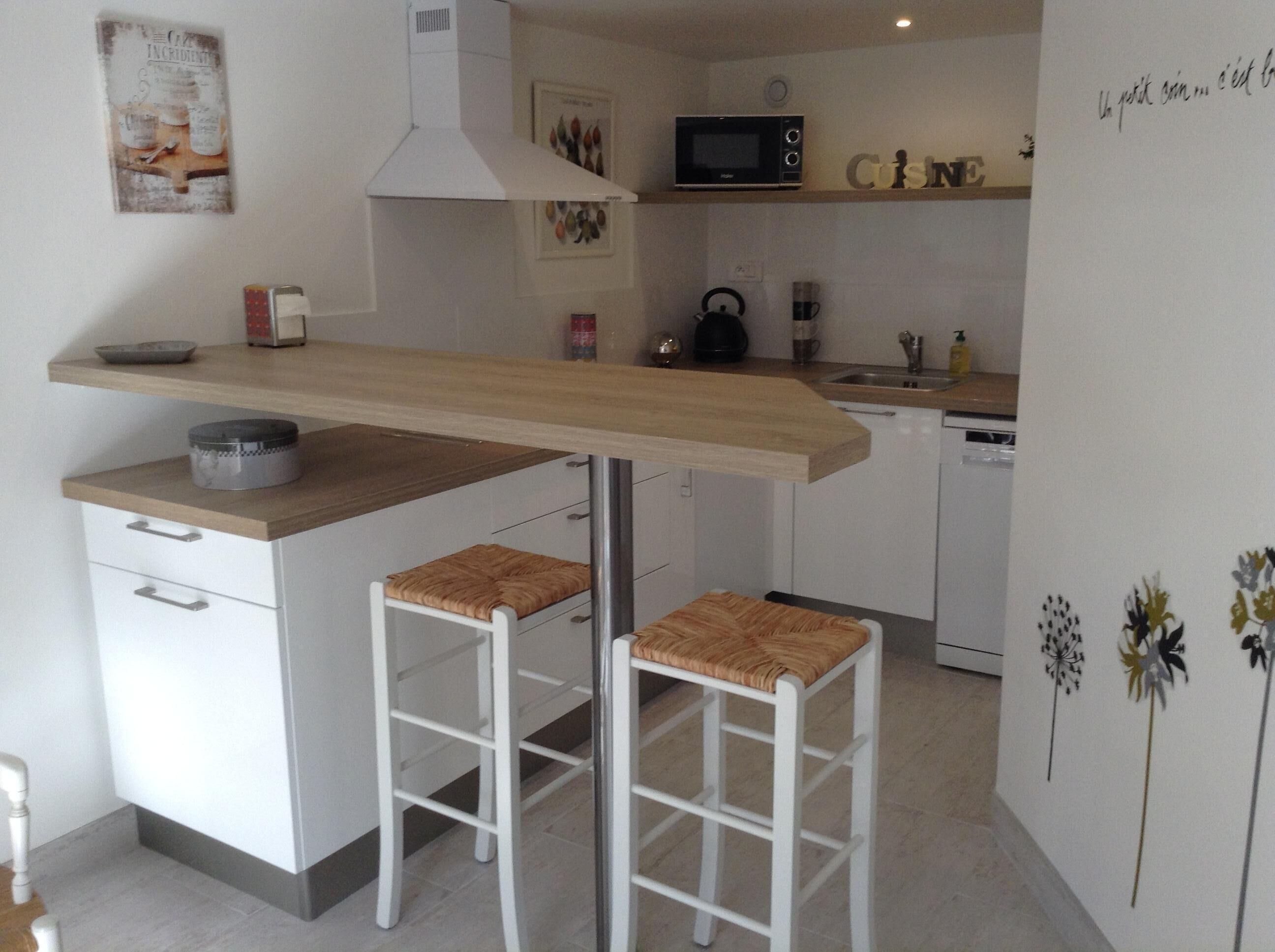 . Cottage between sea and hills