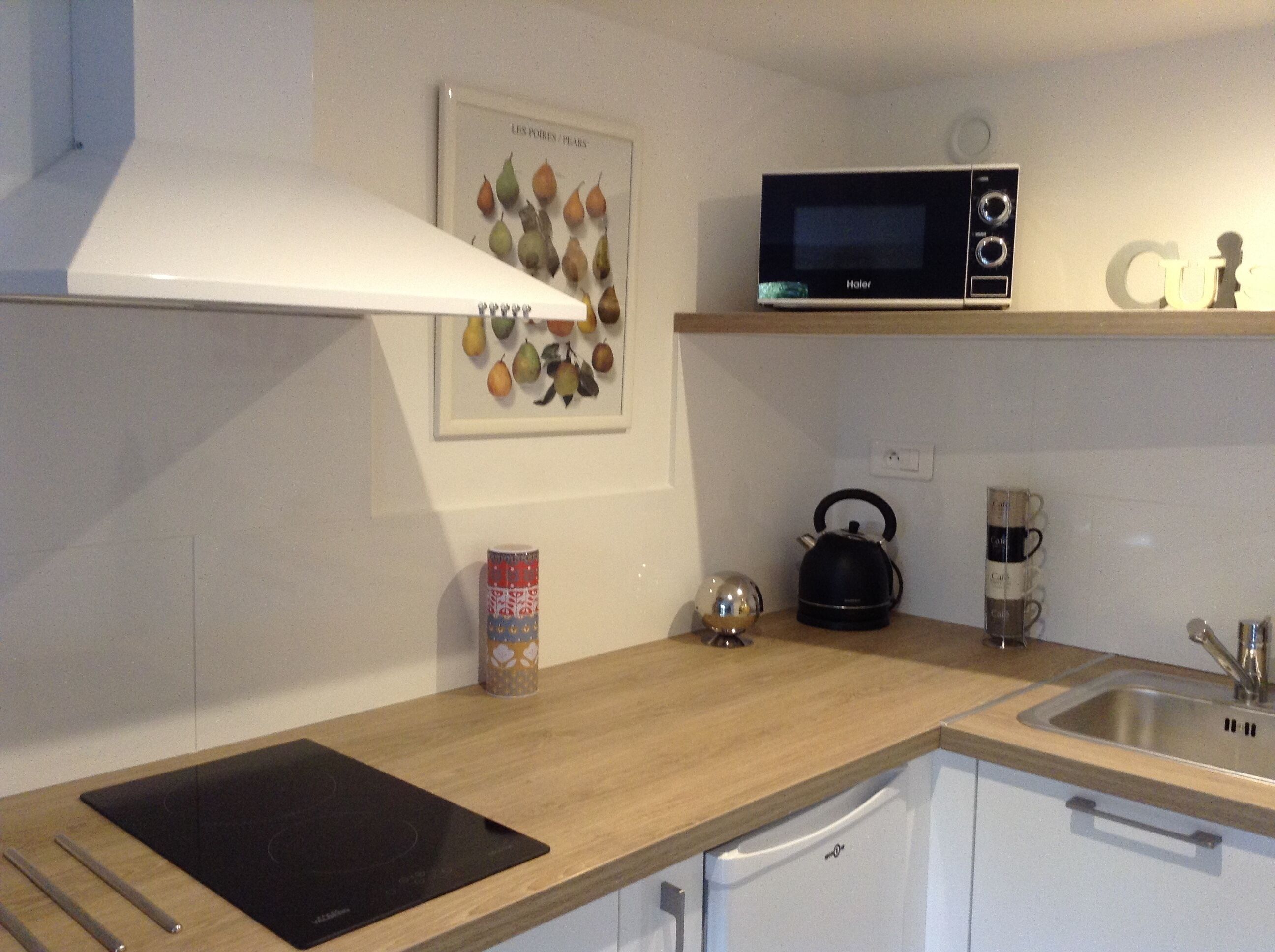 . Cottage between sea and hills