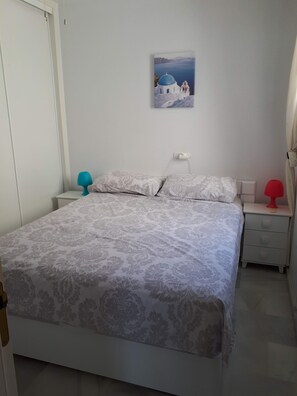 2 chambres, fer et planche à repasser, Wi-Fi gratuit, draps fournis