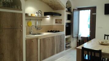 Frigorífic, microones, forn i placa de cuina