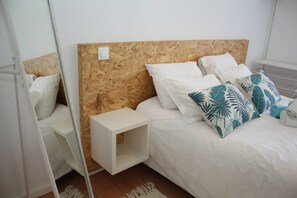 3 多间卧室、熨斗/熨衣板、上网接入、床单