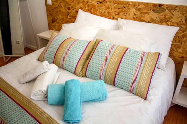 3 chambres, fer et planche à repasser, accès Internet, draps fournis