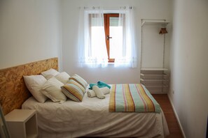 3 chambres, fer et planche à repasser, accès Internet, draps fournis