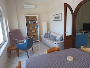 Smart TV, DVD player, books, offices