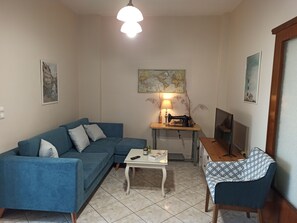 Smart TV, DVD player, books, offices