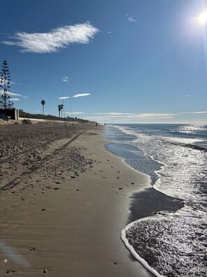 Beach nearby, sun loungers, beach towels