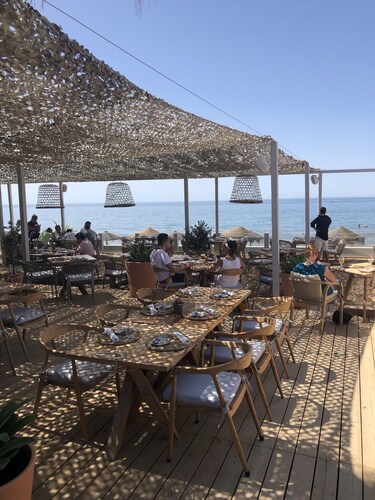 BEAUTIFUL PENTHOUSE DIRECT PRIVATE  BEACH 4 BEDS