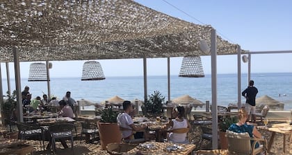 BEAUTIFUL PENTHOUSE DIRECT PRIVATE BEACH 4 BEDS