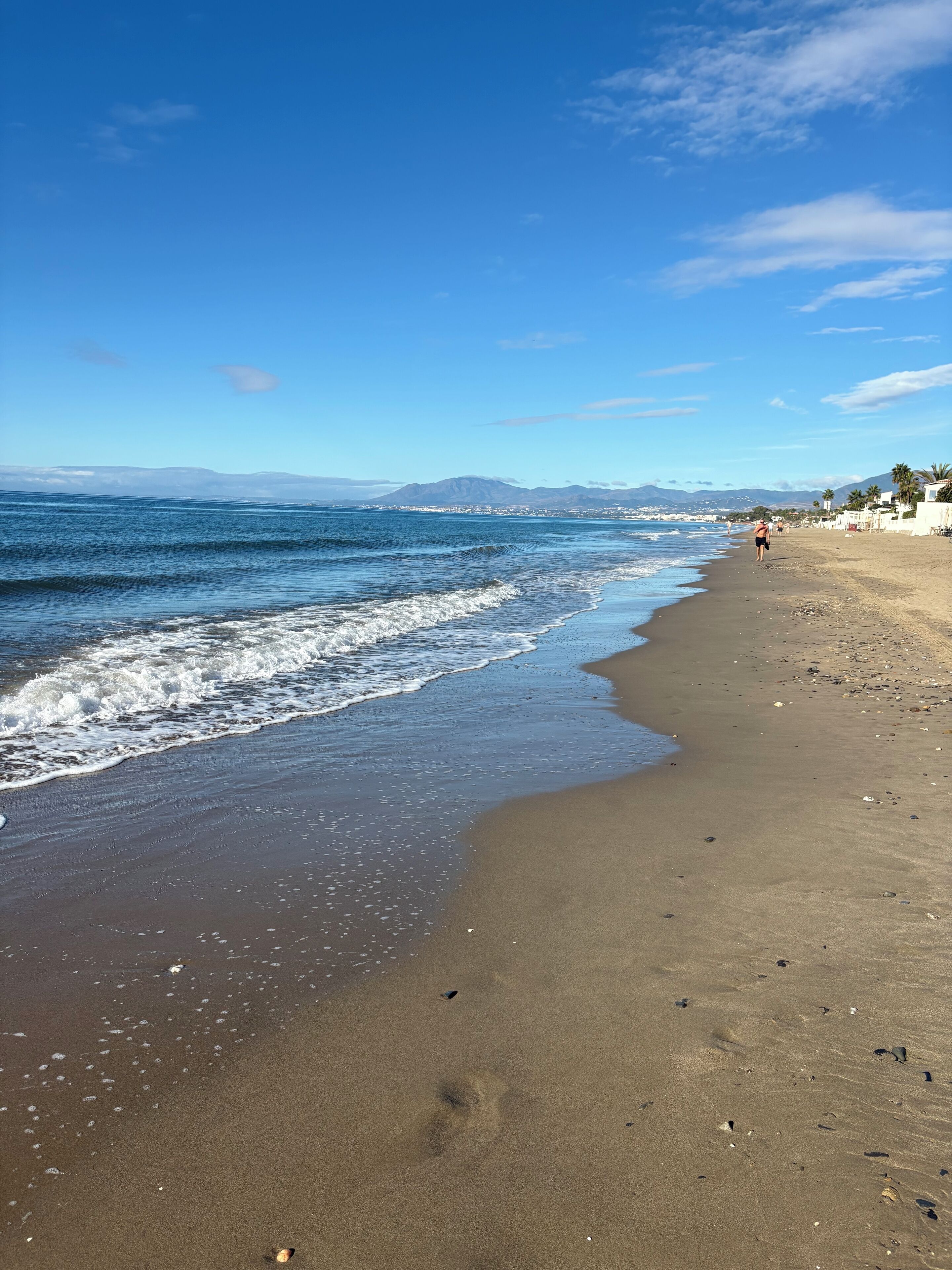 Beach nearby, sun loungers, beach towels