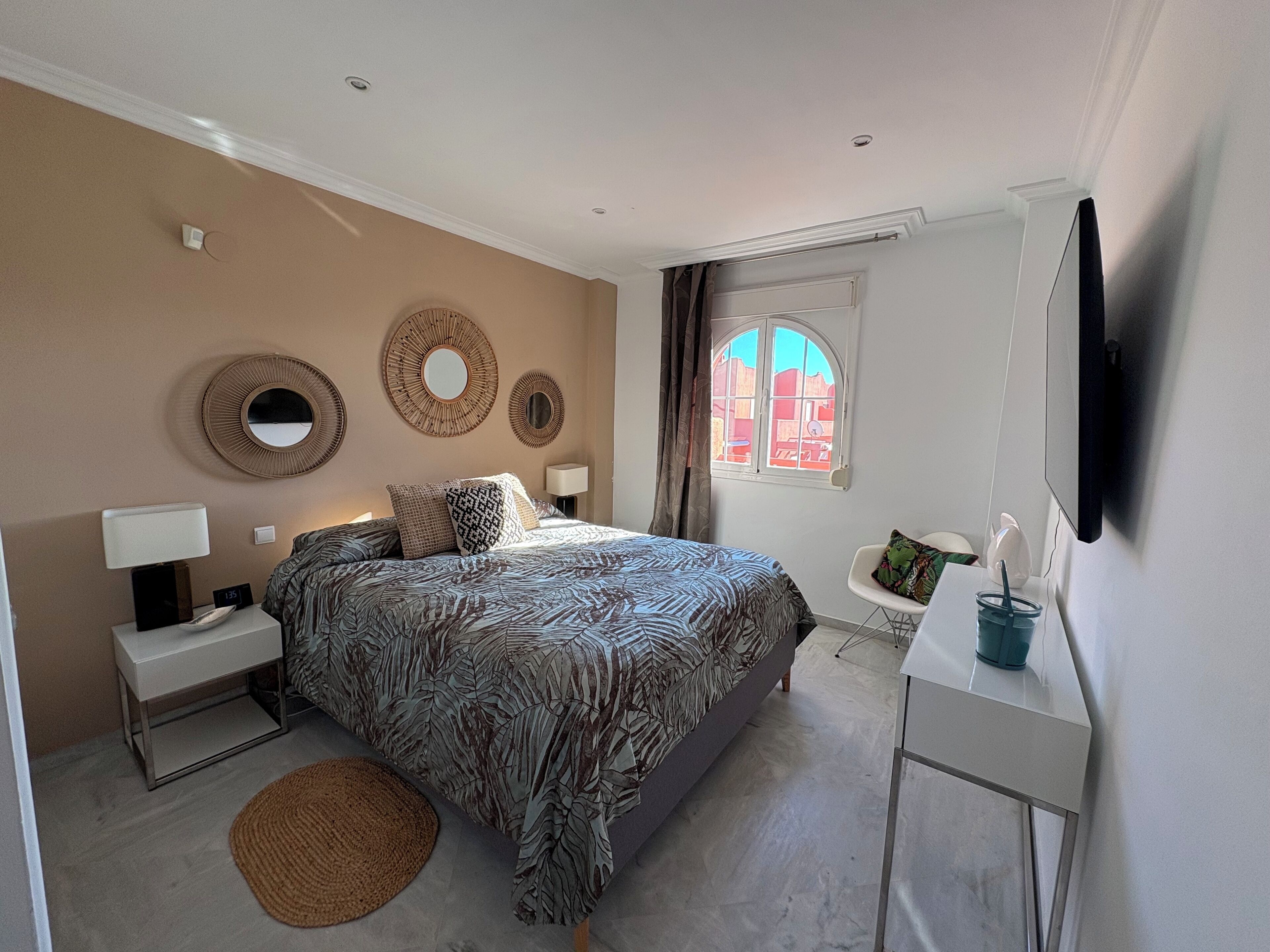 4 bedrooms, in-room safe, desk, iron/ironing board