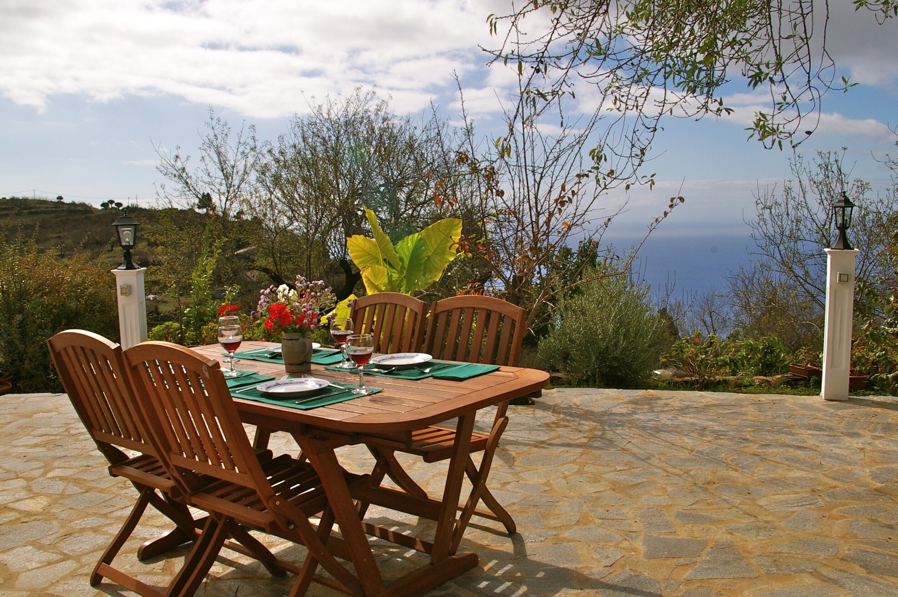 Alfresco dining