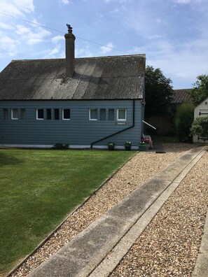 Exterior - Charming Seaside Home, Full of Character (Old railway carriages) Pet Friendly,  (Chichester)