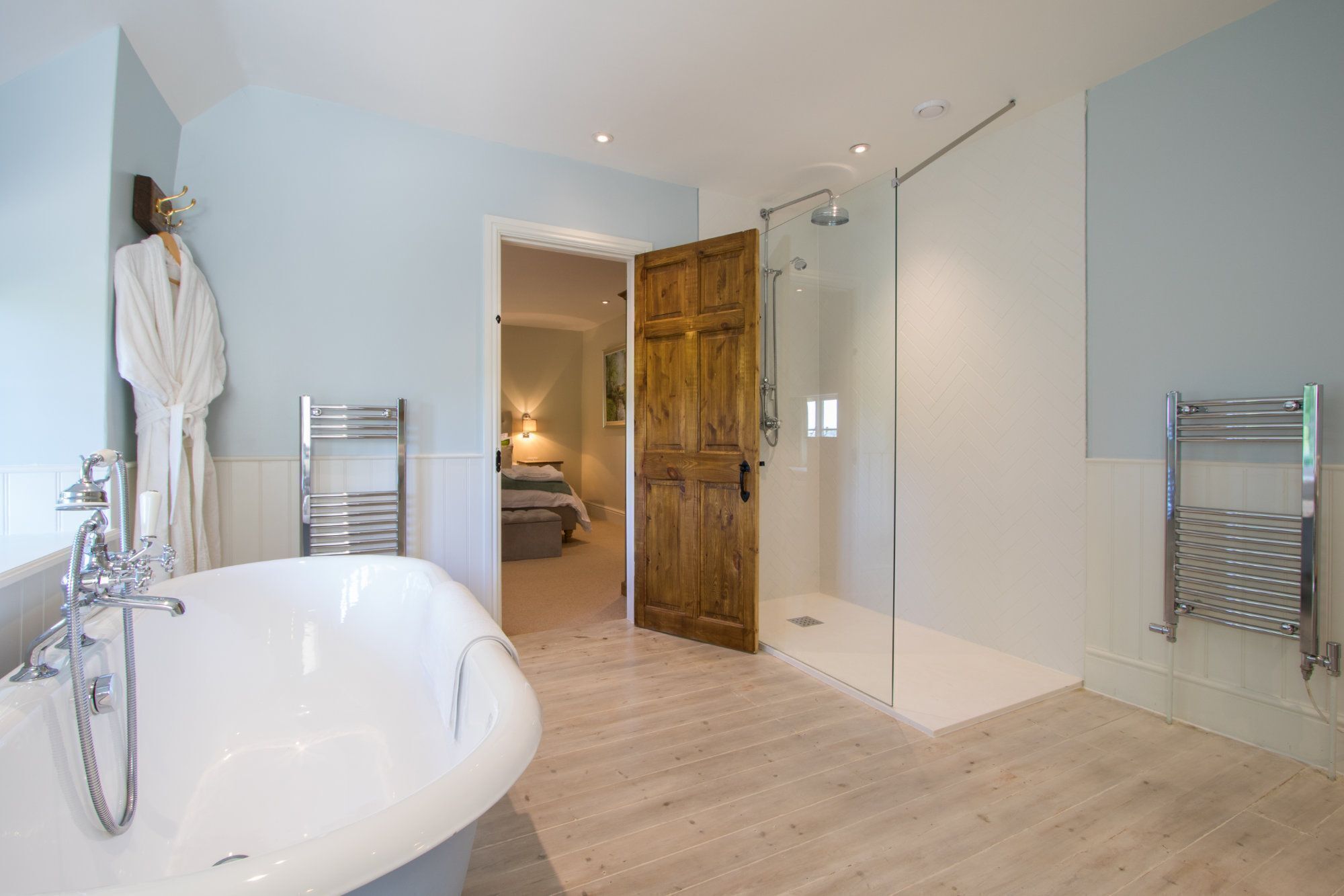 Combined shower/bathtub