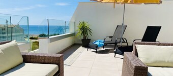 Eerste lijn, buurman met zee en zwembad, dakterras, gezinsvriendelijk