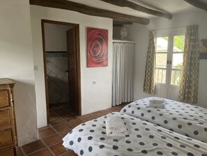 2 Schlafzimmer, Schreibtisch, Bügeleisen/Bügelbrett, Bettwäsche