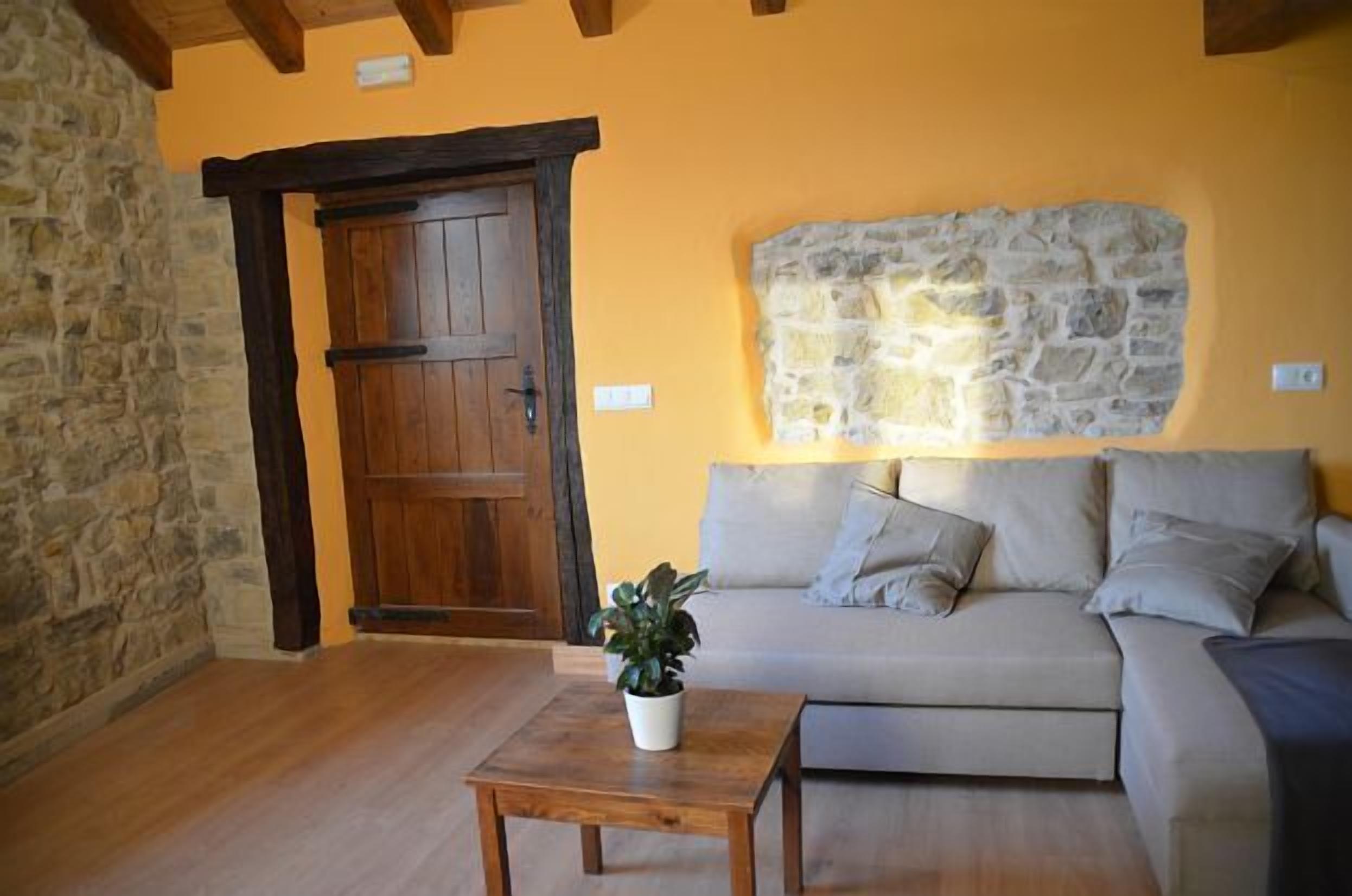 Self catering Etxegibel for 14 people