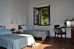 6 bedrooms, iron/ironing board, free WiFi, bed sheets