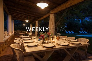 Outdoor dining - Masia Sitges Mas Peirot.  Authentic, Impressive Garden , 2 min. Beach (Cubelles)