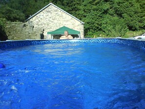 حمّام سباحة خارجي، حمّام سباحة مُدفَّأ