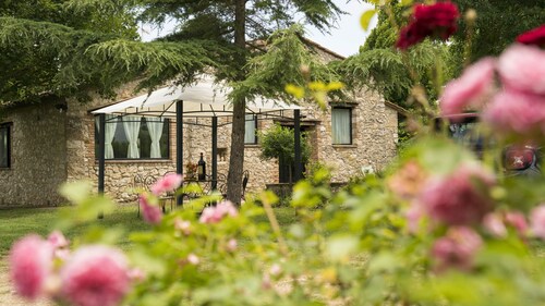 Tuscan Villa , Private Pool, Large Private park, A/C rooms, Electric Car Charger