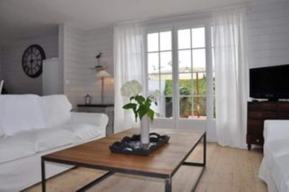 Luxury house in MORGAT with garden, close to the beach