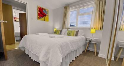 Waterfront Quay - 2nd floor apartment overlooking the water