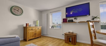 Waterfront Quay - 2nd floor apartment overlooking the water