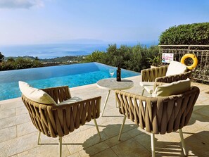 Infinity-Pool