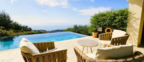 Una piscina infinita